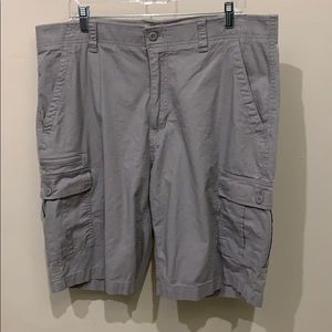 Men’s gray cargo shorts